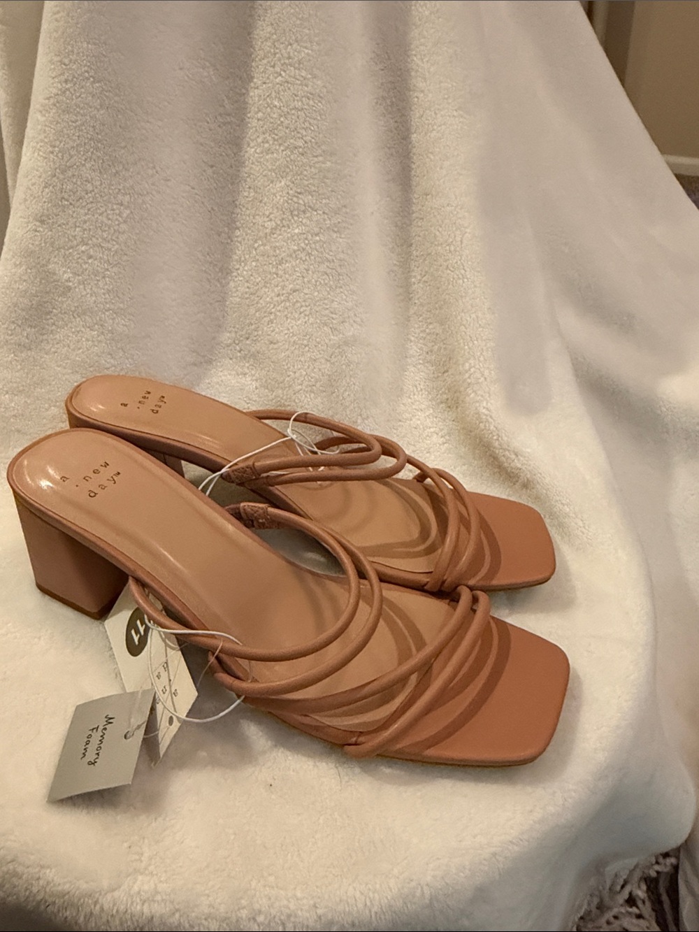 Sandal , Strappy Block Heels in pale mauve - Picture 7 of 9
